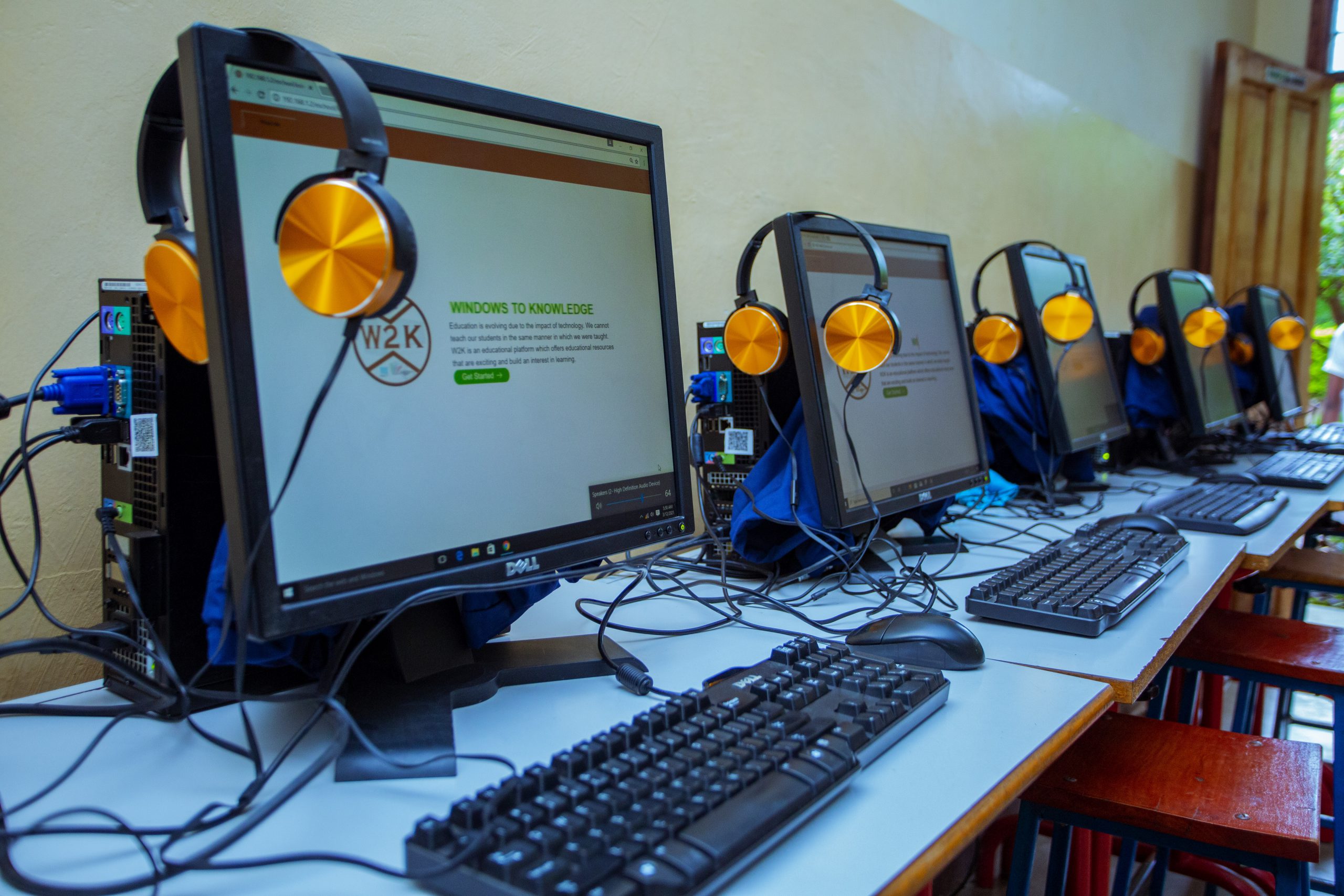 Computers which have Windows to Knowledge platform